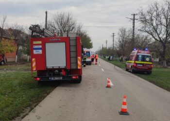 Un bărbat a murit, iar două persoane au ajuns la spital în urma unui accident rutier