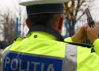 Un polițist s-a împușcat în față cu propria armă
