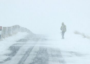 VIDEO Cod roșu de viscol în 6 județe! Mai multe drumuri naționale și județene, închise