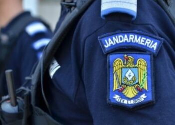 VIDEO Aniversare specială pentru un copil cu probleme cardiace. Micuțul a avut parte de o surpriză din partea jandarmilor din Timiș