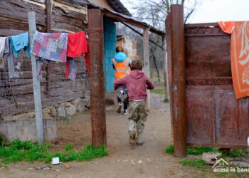 Mai multe familii sărace din Banat vor primi pachete de sărbători. Poți contribui și tu!