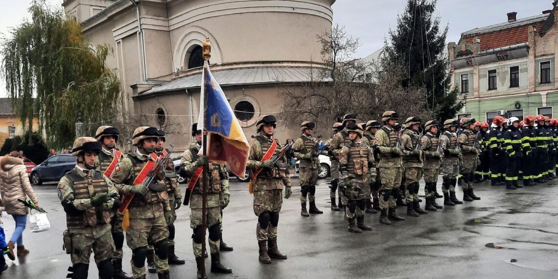 Ziua Națională a României sărbătorită cu onoruri militare şi spectacol folcloric, la Lugoj