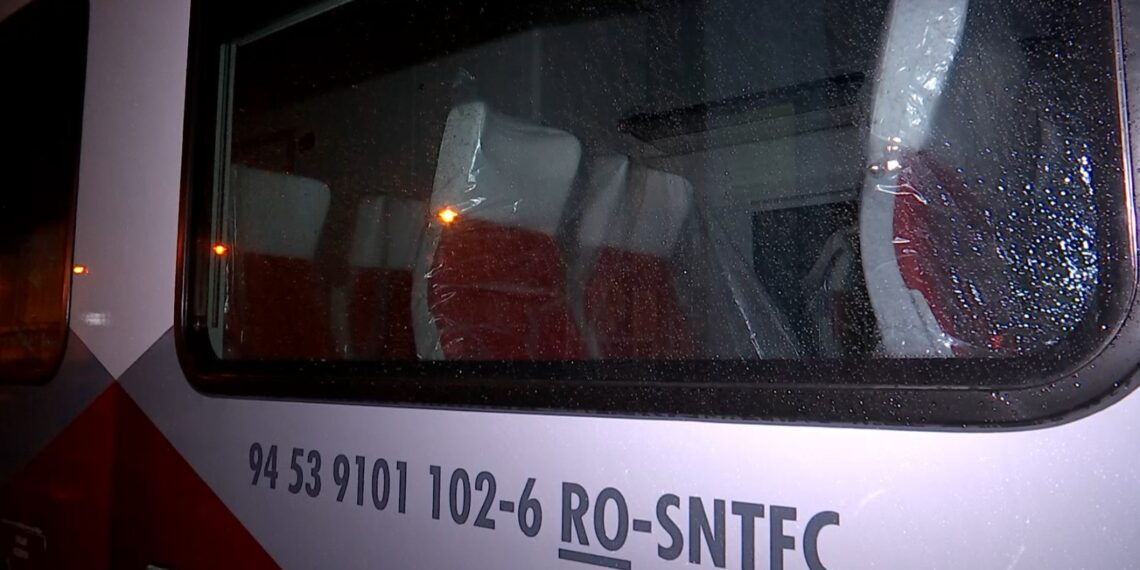 Primul tren electric nou cumpărat în ultimii 20 de ani a ajuns la Curtici cu o oră întârziere