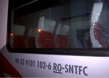 Primul tren electric nou cumpărat în ultimii 20 de ani a ajuns la Curtici cu o oră întârziere