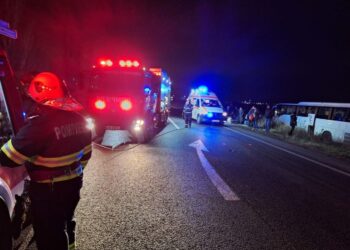 Accident grav între un autocar, microbuz și un autoturism. Mai multe persoane au fost rănite