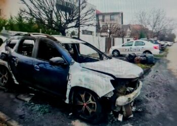 Bărbatul care a incendiat mașina directorului de la Piețe S.A. a fost reținut de poliție
