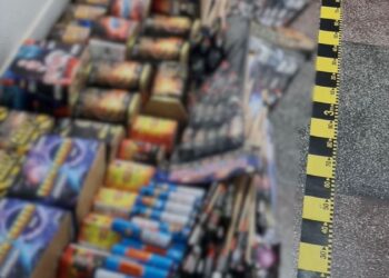 VIDEO Peste 19 mii de petarde găsite acasă la un bărbat din Arad