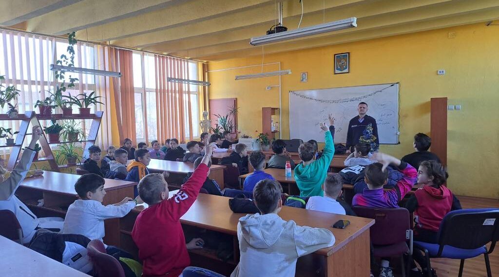 Activități preventive desfășurate de polițiști în două școli din Timișoara. Ce au învățat elevii