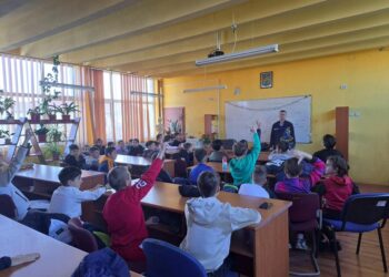Activități preventive desfășurate de polițiști în două școli din Timișoara. Ce au învățat elevii
