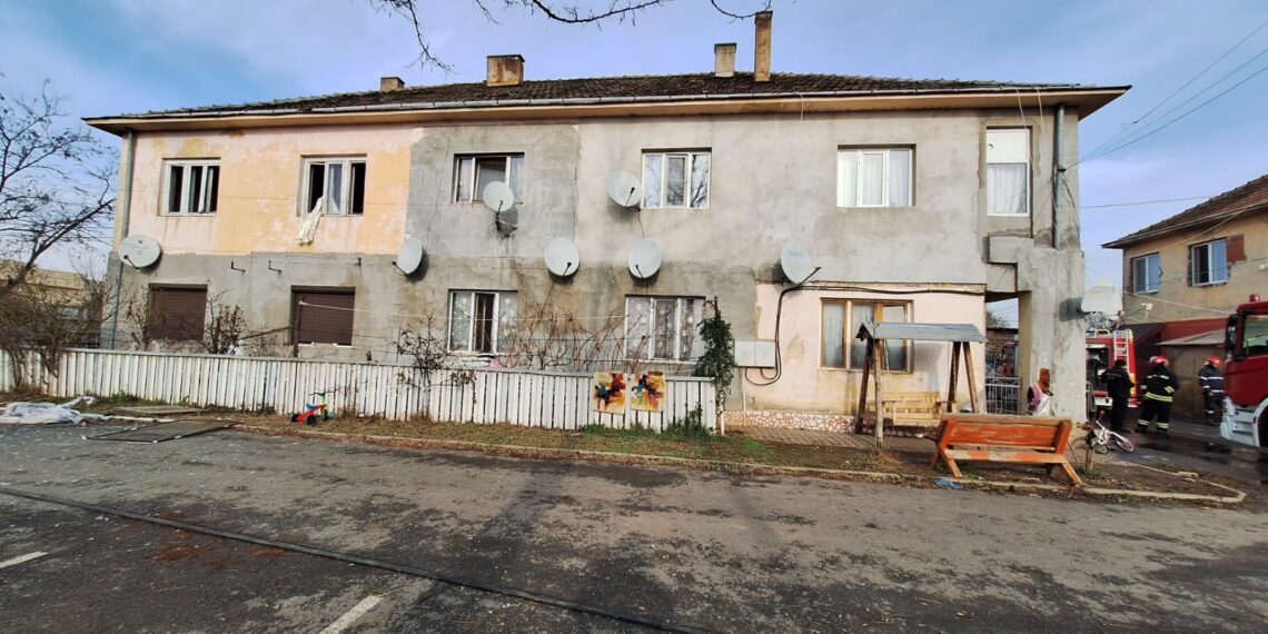 Patru persoane au ajuns la spital după explozia unei butelii într-un bloc din Giarmata