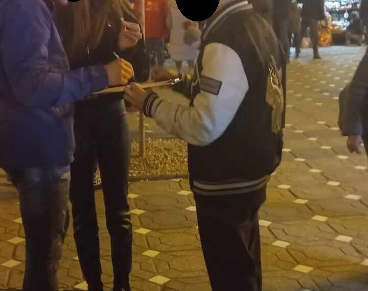 Tinere depistate de polițiștii locali în Piața Victoriei când cereau bani în numele unei asociații ce ridică semne de întrebare