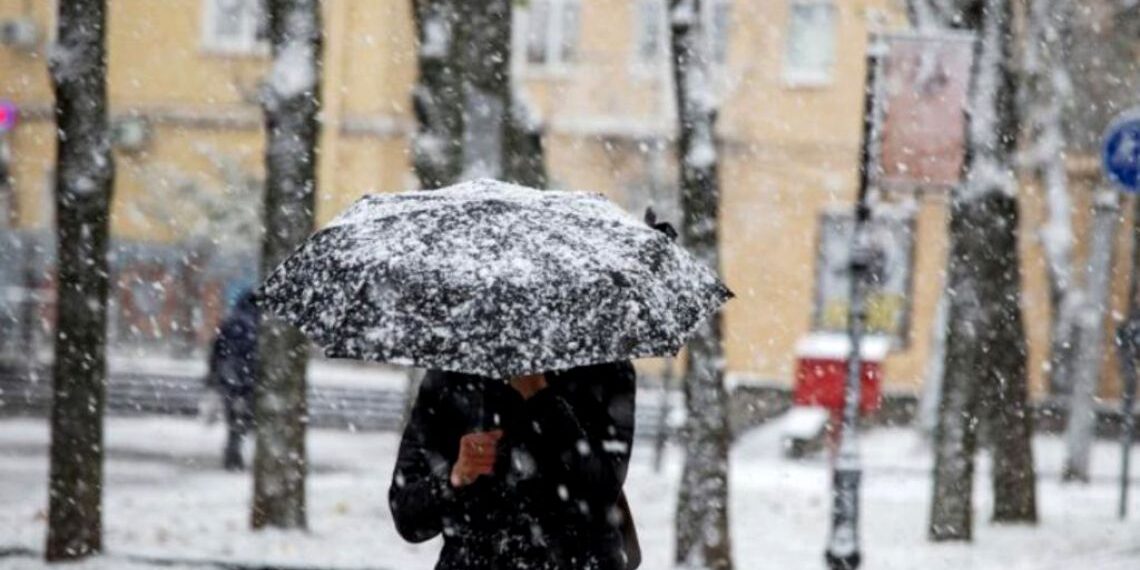 Vreme severă în toată țara. Vin ploile și ninsorile