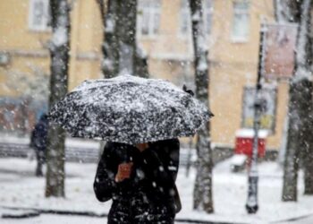 Vreme severă în toată țara. Vin ploile și ninsorile