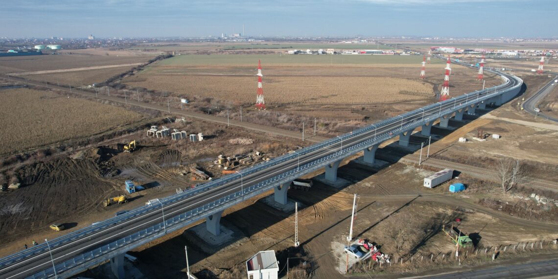 Mașinile circulă de azi pe pasajul denivelat de pe centura de ocolire a Aradului