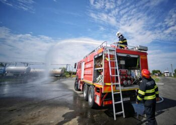 Patru persoane au ajuns la spital după explozia unei butelii într-un bloc din Giarmata