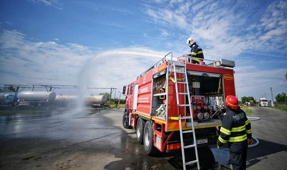 Patru persoane au ajuns la spital după explozia unei butelii într-un bloc din Giarmata