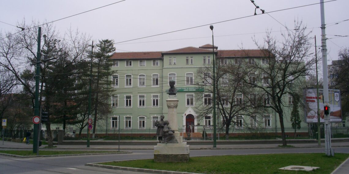 Alte copile tratate de păduchi cu soluție toxică. O fetiță a ajuns la Timișoara în stare gravă