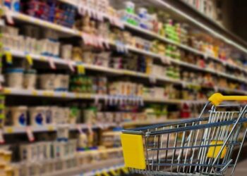 Programul magazinelor de sărbători