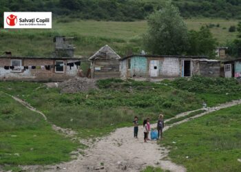 Salvați Copiii: Unu din cinci copii români nu ajunge să finalizeze școala la timp