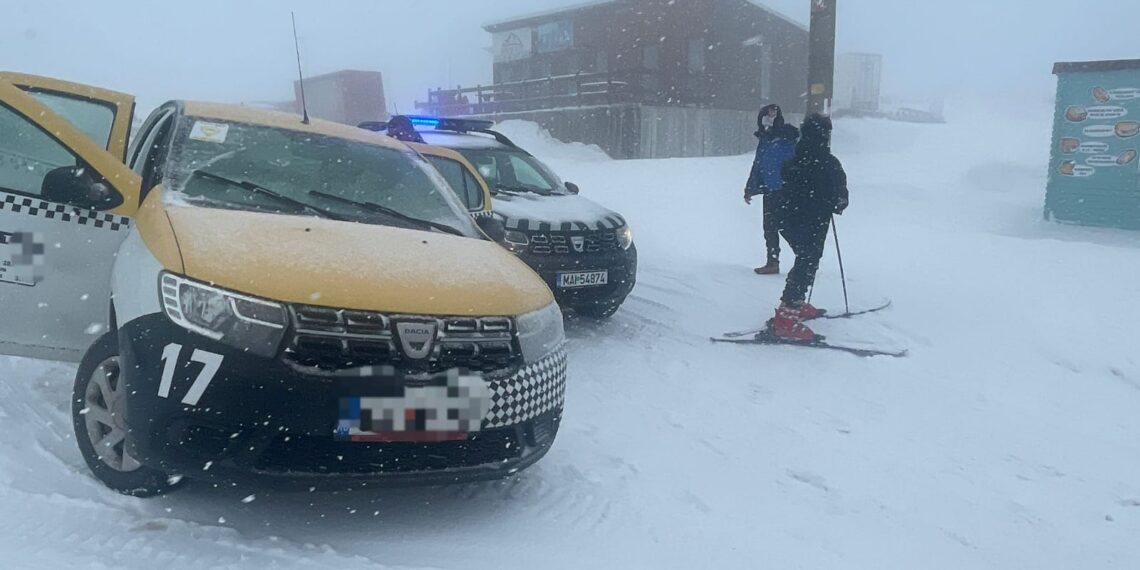 Cu mașina pe pârtia de schi