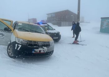 Cu mașina pe pârtia de schi