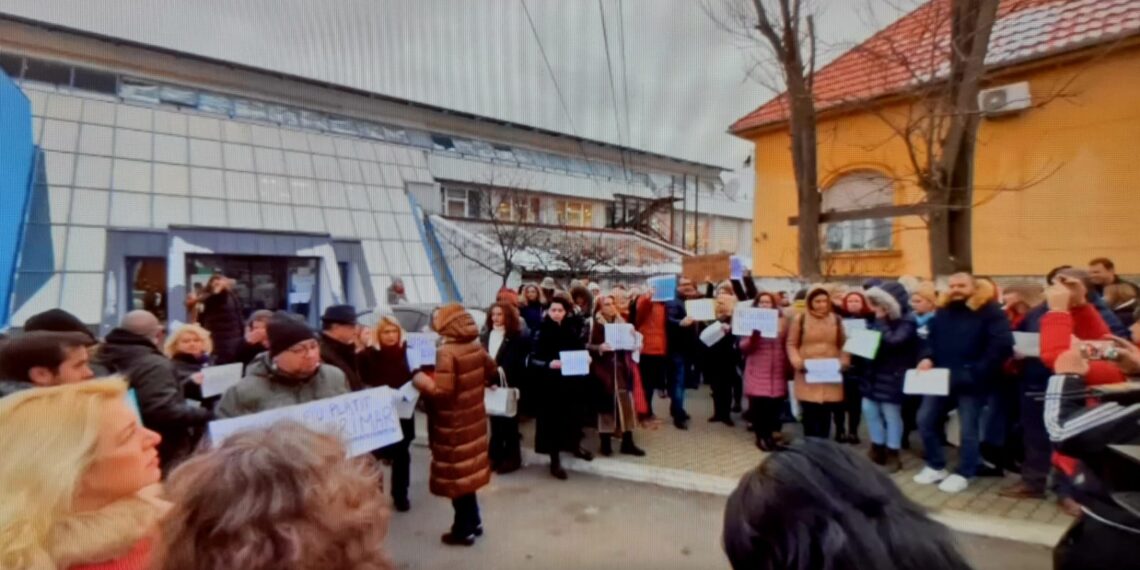 VIDEO Medicii de familie au ieșit în stradă la Timișoara. Protestează față de alocarea bugetară pe 2024