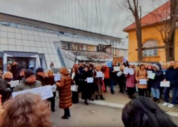 VIDEO Medicii de familie au ieșit în stradă la Timișoara. Protestează față de alocarea bugetară pe 2024
