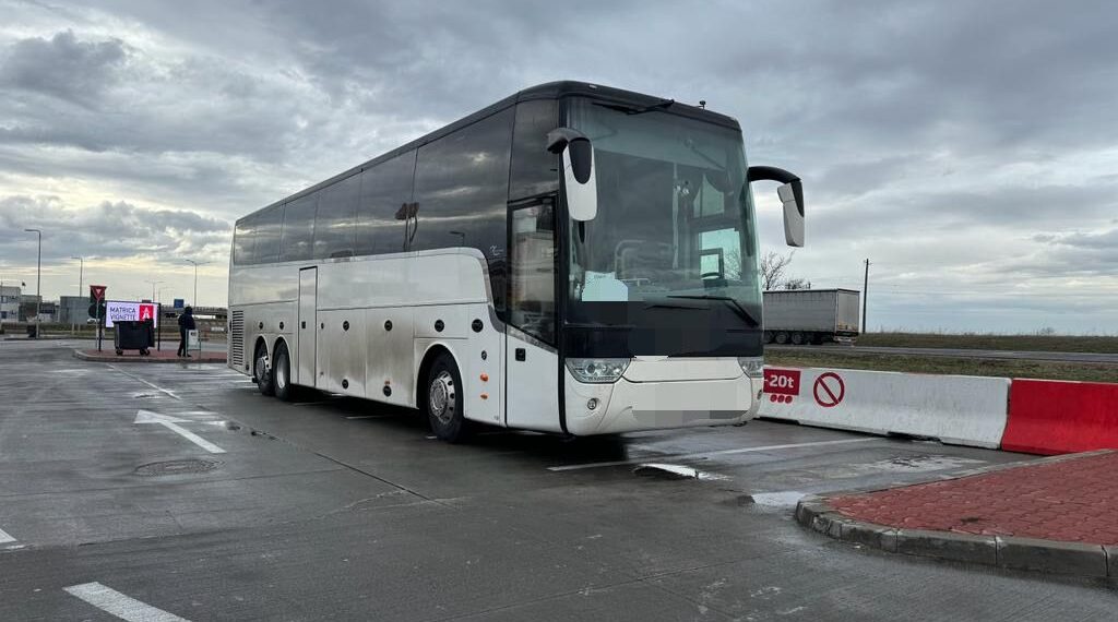 Un șofer care transporta pasageri a fost amendat pentru fraudarea timpilor de condus și odihnă