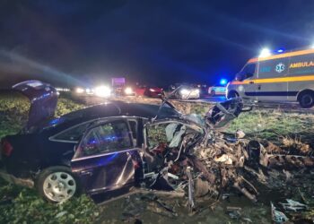 VIDEO Accident grav între Jebel și Voiteg.Trei persoane au ajuns la spital