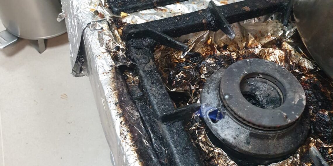 FOTO Mâncare din produse expirate și mizerie de nedescris la un restaurant cunoscut din Timișoara