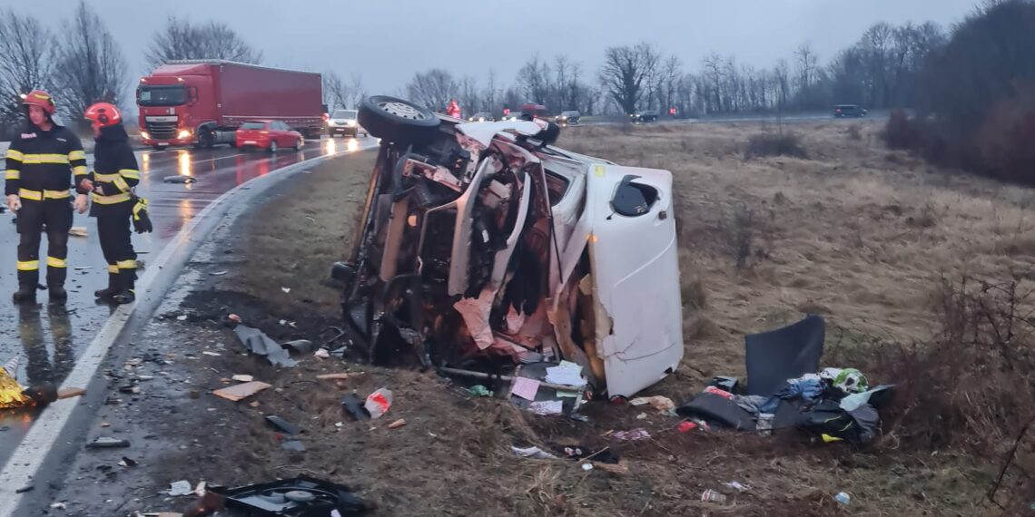 VIDEO & FOTO. Accident cumplit la Coșava: un mort și doi răniți