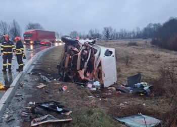 VIDEO & FOTO. Accident cumplit la Coșava: un mort și doi răniți