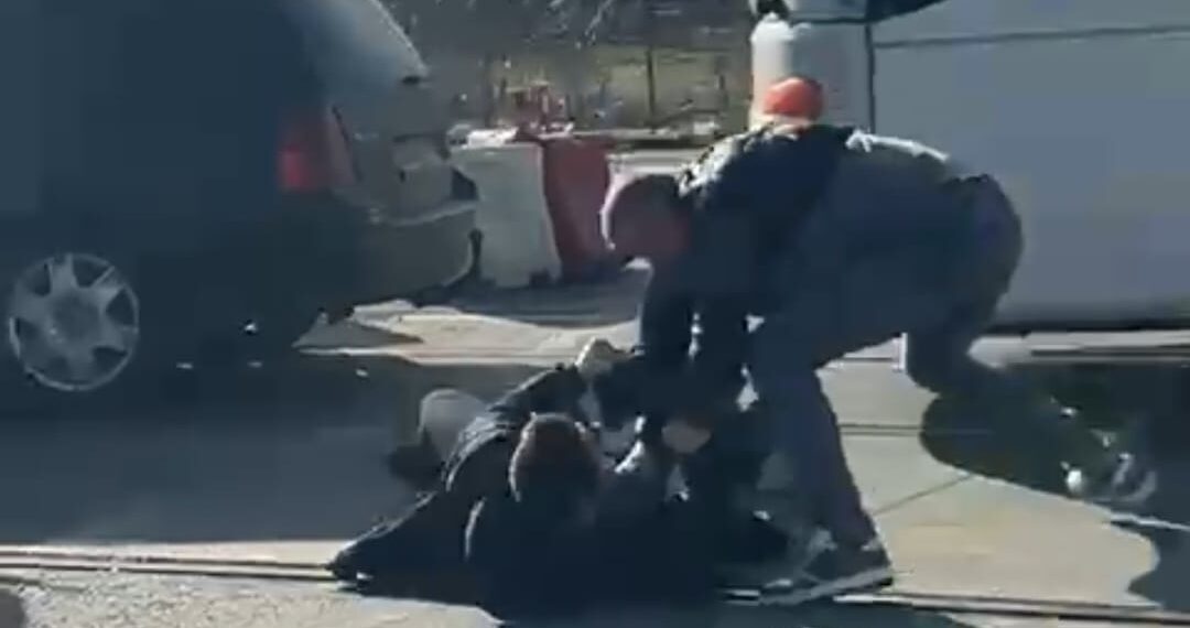 VIDEO. Vestul sălbatic. Pumni și picioare în trafic