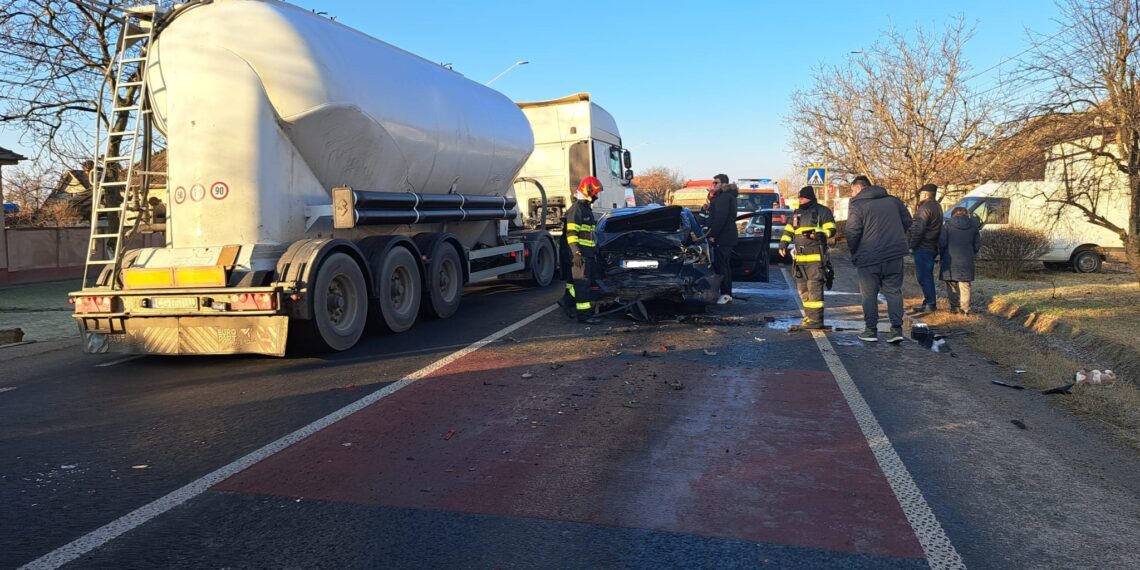 Accident cu 4 mașini implicate la Remetea Mare. O femeie a fost rănită