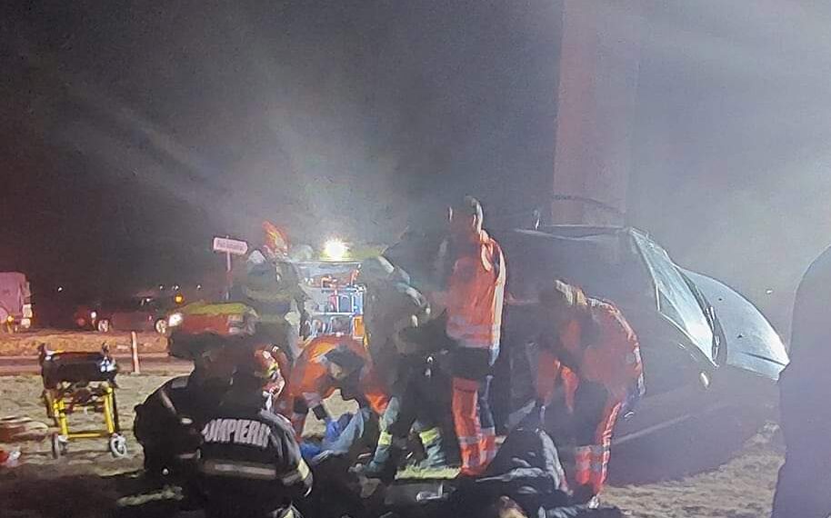 Fetiță de 8 ani și alte trei persoane, rănite într-un accident rutier în Calea Șagului/Video