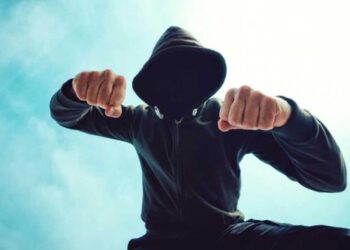 Ajunsă la capătul puterilor. O familie din Lugoj a cerut ordin de protecție împotriva fiului lor minor