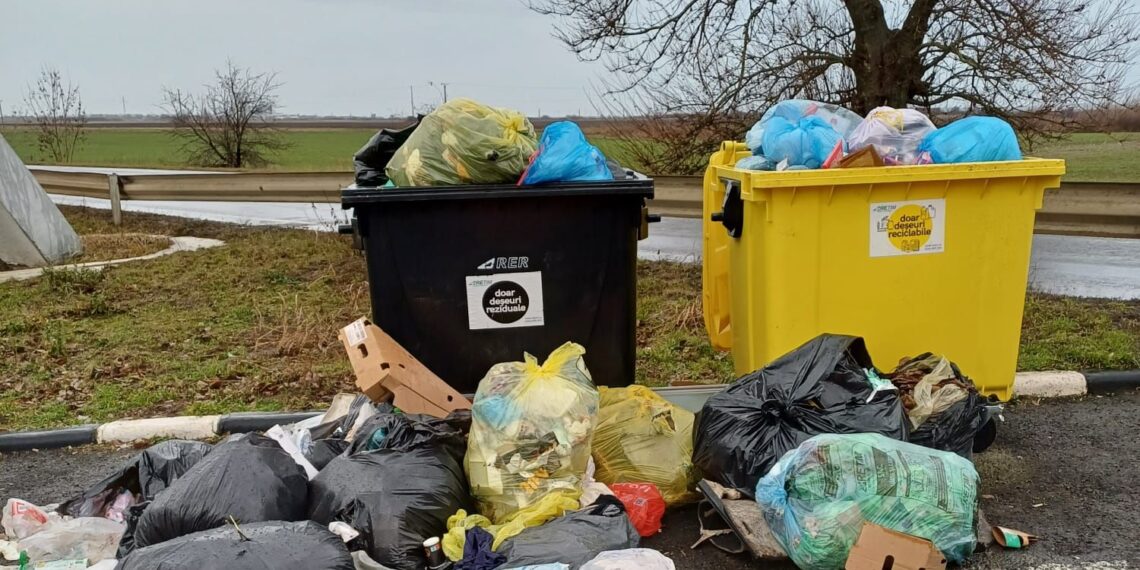 DRDP Timişoara trage un noul semnal de alarmă: Drumul nu este coș de gunoi!