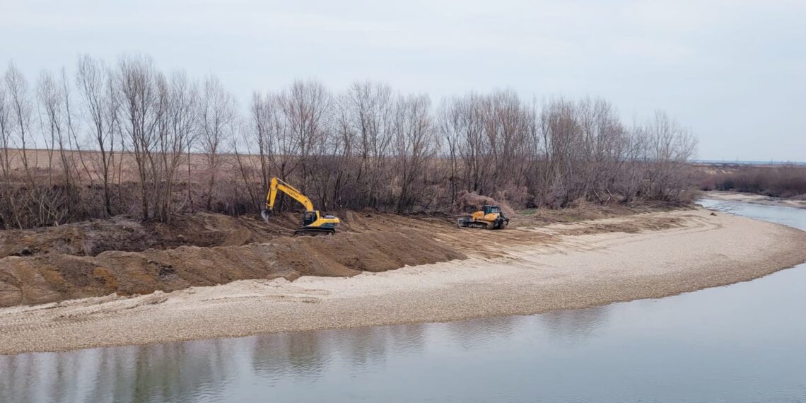 Administrația Bazinală de Apă Banat intervine pentru a înlătura pericolul de pe râul Timiș