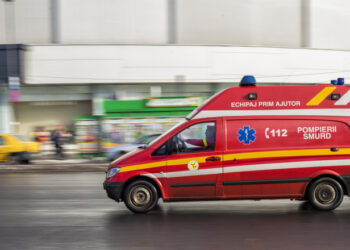 Un băiat de 16 ani a murit în timp ce se juca fotbal cu prietenii