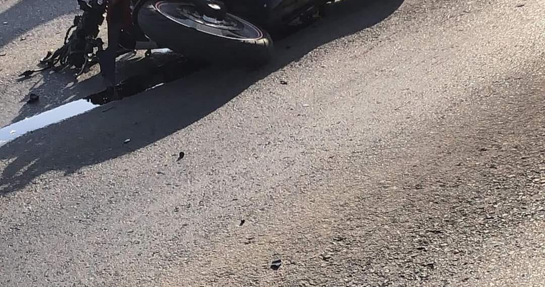 Un motociclist s-a rănit ușor după ce „a parcat” într-o mașină de Poliție, în Freidorf