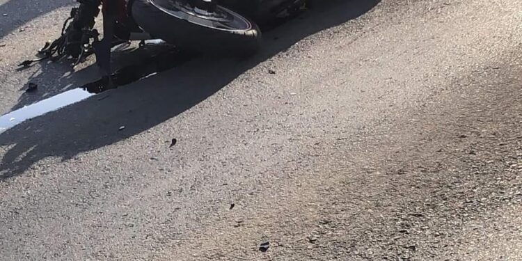 Un motociclist s-a rănit ușor după ce „a parcat” într-o mașină de Poliție, în Freidorf