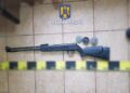 Armă neletală confiscată de polițiști