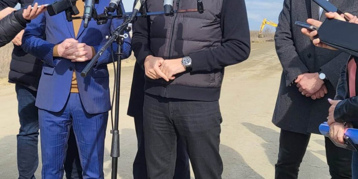 Grindeanu, în vizită pe șantierul Centurii de Sud: Este o mobilizare de 500 muncitori, se lucrează 24 de ore din 24