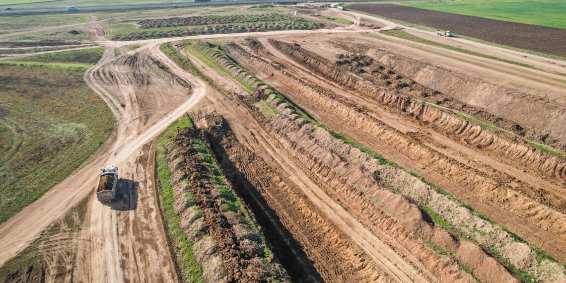 Bucata rămasă de executat din drumul care leagă A1 de DN69 are contructor desemnat: o asociere de firme româno-spaniolă