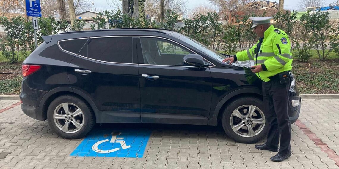 Mai mulți șoferi au fost depistați parcați pe locurile destinate persoanelor cu dizabilități la Timișoara