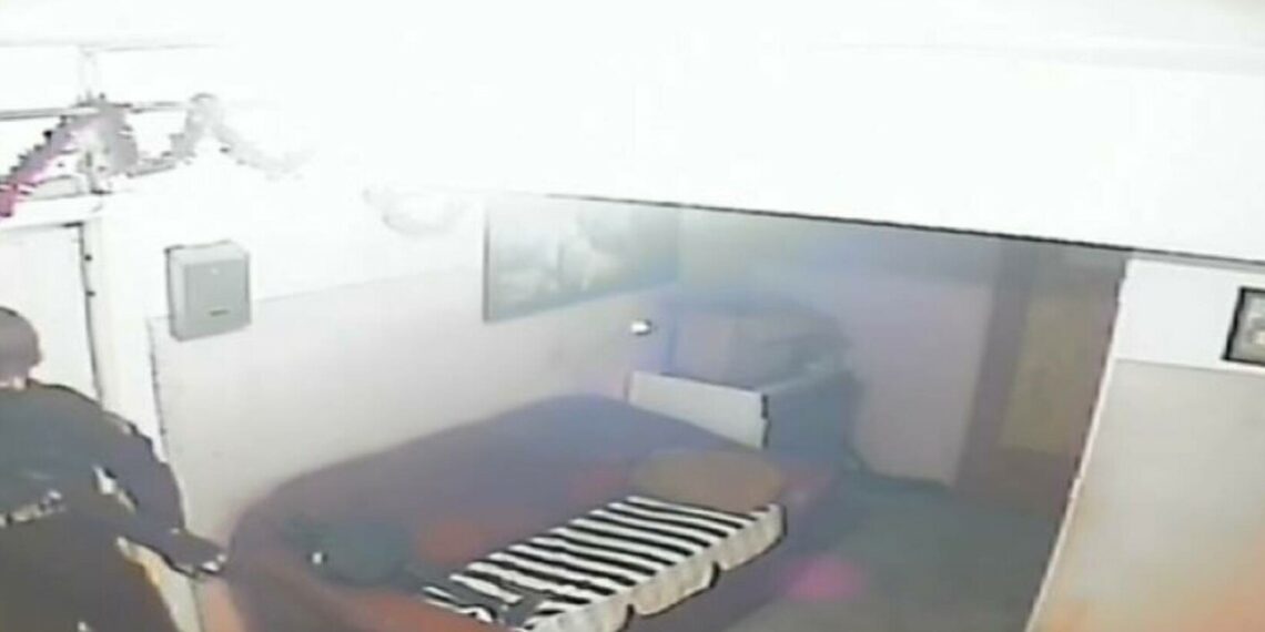 Un reșițean s-a trezit cu mascații în casă. Oamenii legii au greșit adresa