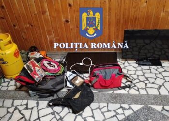 Tineri cărășeni, care au furat din două locuințe, reținuți pentru 24 de ore