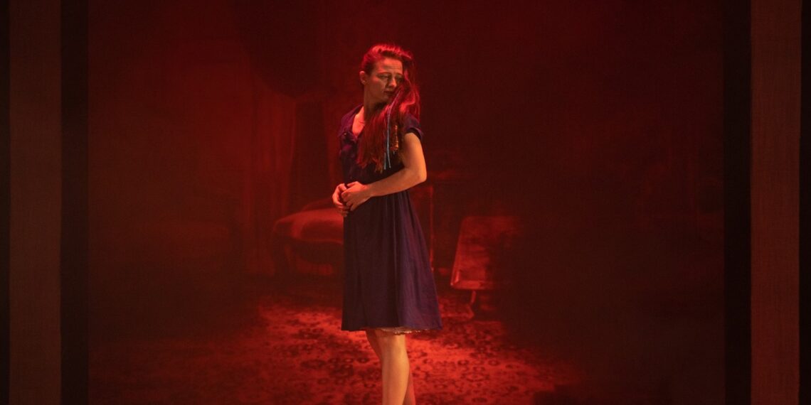 Actrița Olga Diana Török de la Teatrul German de Stat din Timișoara, rănită de un decor