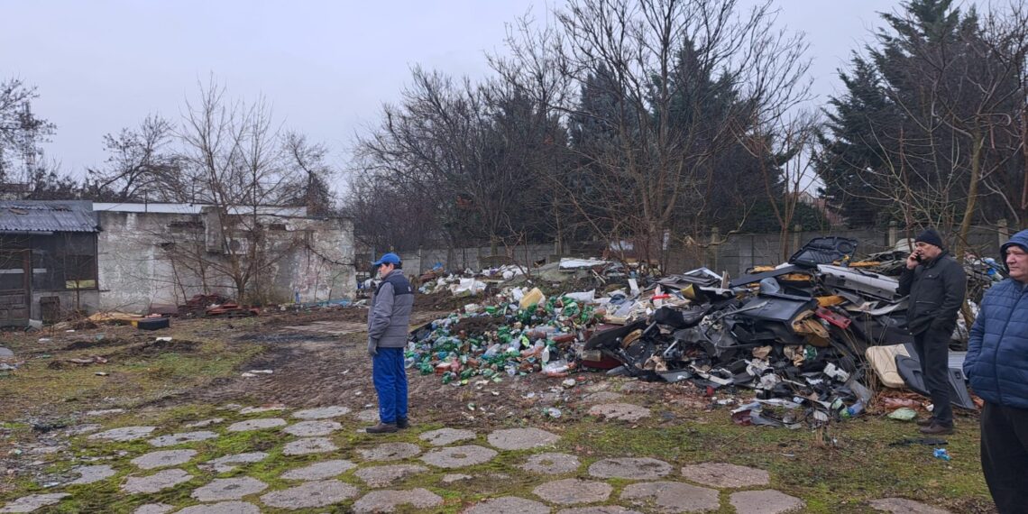 Zeci de locuri de parcare, spații verzi și alei în locul unui teren dezafectat din zona Girocului