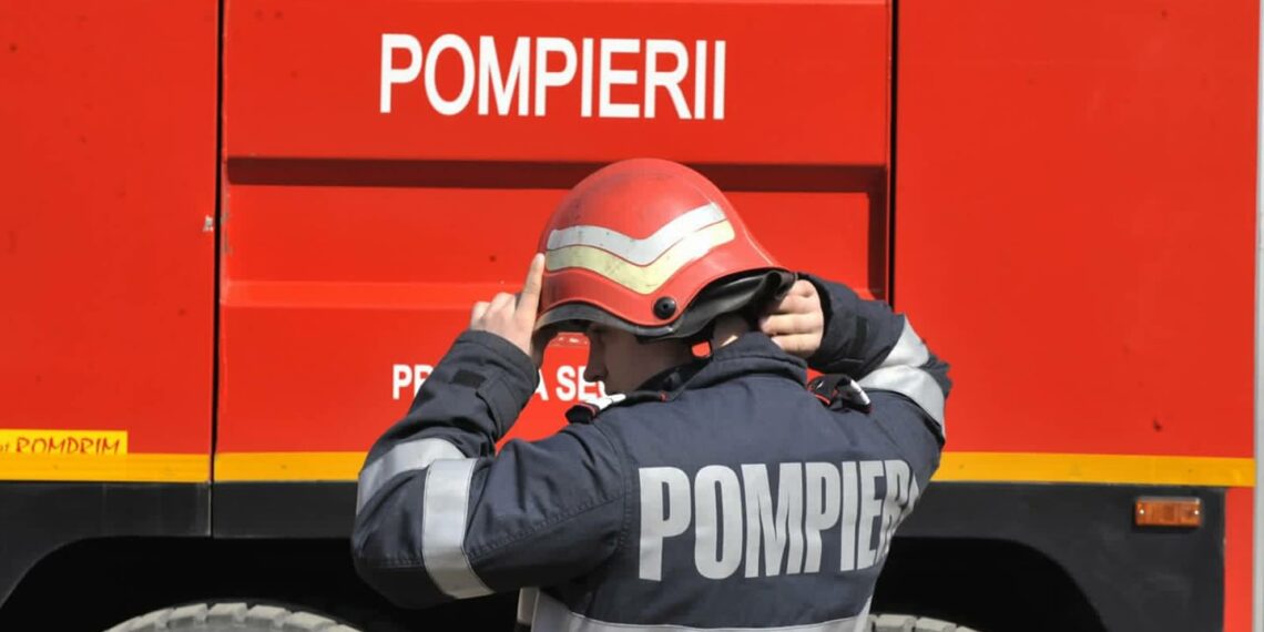 VIDEO Incendiu la un liceu din Timișoara. 120 de profesori și elevi au fost evacuați